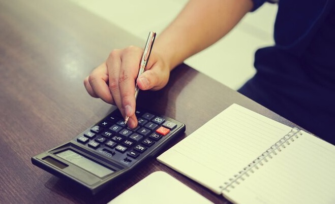 Gastos com automóveis puxam o crescimento no consumo das classes C e D no ES