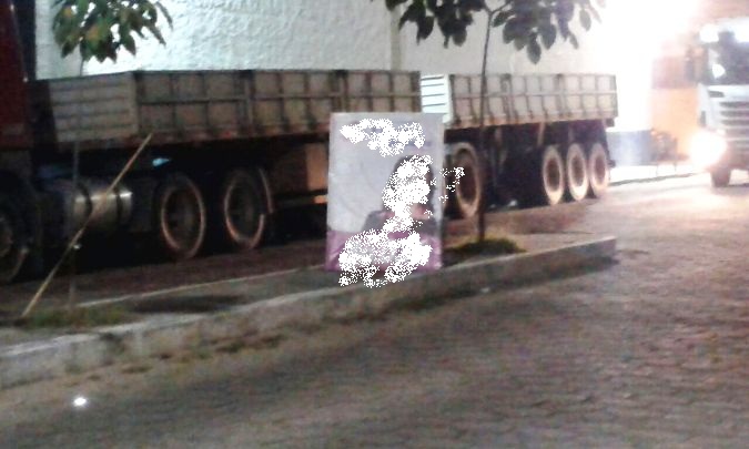 Me vingarei na urna: cavaletes de candidatos irritam internautas