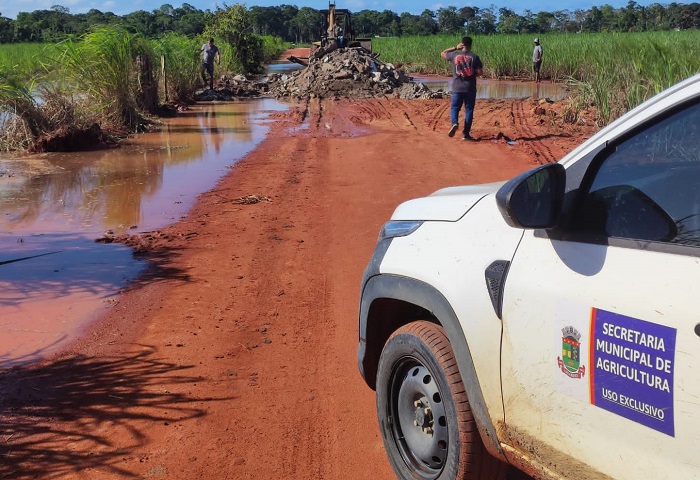 Maquinários se concentram no interior para amenizar impactos em decorrência das chuvas em Linhares