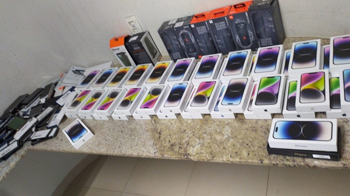Carga de iphones roubados em São Mateus é recuperada pela PRF na Serra