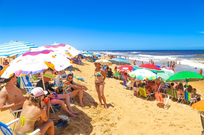 Fim de semana com atrações musicais, esporte, aeróbia e atividades ambientais nas praias de Linhares