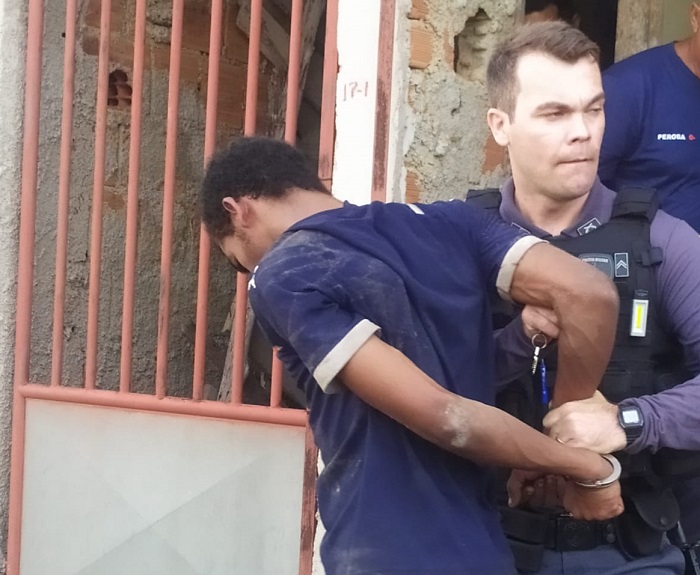 Populares cercam assaltante e recuperam celular roubado em bairro nobre de Linhares