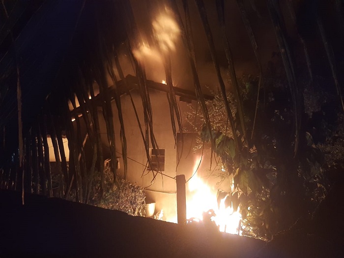Incêndio consome residência no bairro Interlagos, Linhares