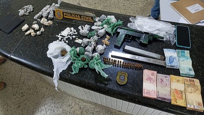Três suspeitos presos em flagrante no Aviso. 
