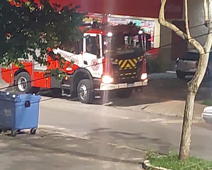 Corpo de Bombeiros é acionado para ocorrência em estabelecimento comercial no Interlagos