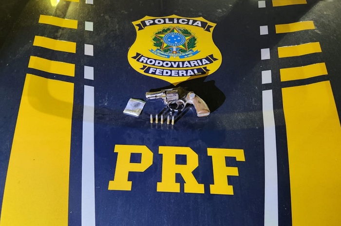 Homem armado e sob efeito de drogas é preso pela PRF na BR 101, na Serra