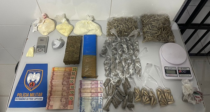 PMs enfrentam Pitbull e apreendem muita droga em Linhares. 1 indivíduo saiu em fuga desesperada