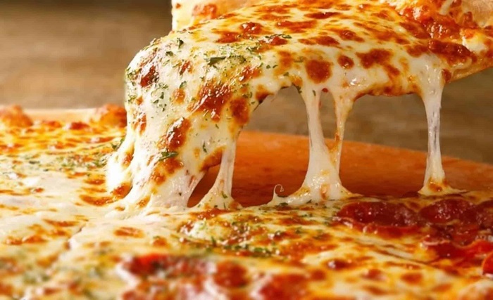 Olha as pizzas! Promoção sexta e sábado em Linhares, no Bolo do Rei