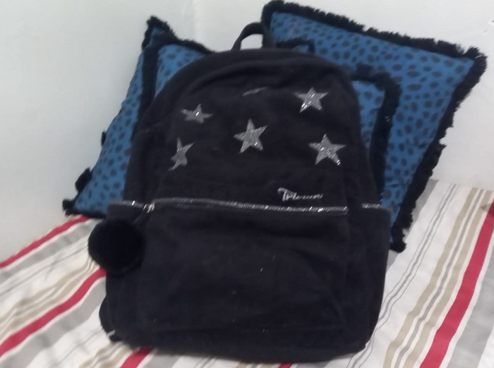Médico ortopedista faz alerta sobre peso de mochilas escolares