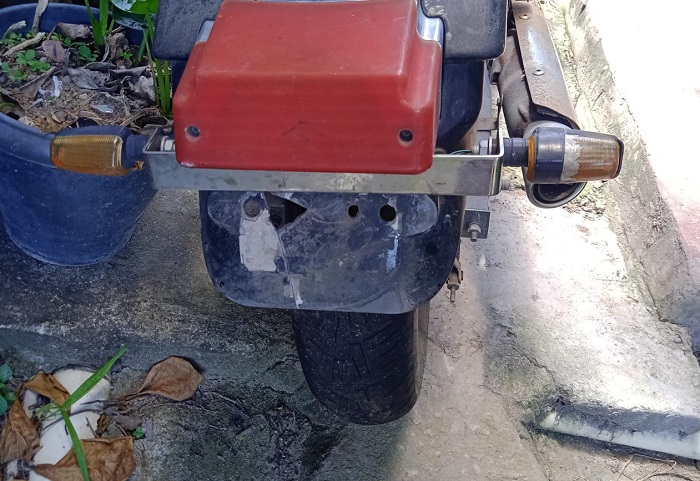 Paga recompensa: Quem encontrou a placa dessa moto?