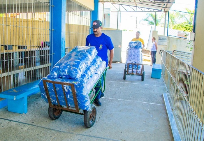 Segue distribuição de uniformes às escolas da Prefeitura de Linhares