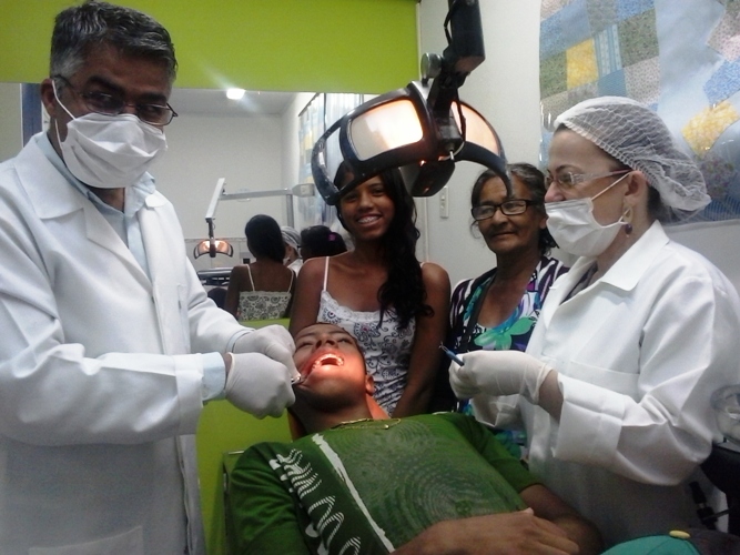 Dentistas do Bem: adolescentes fazem de graça tratamento que custaria R$ 15 mil
