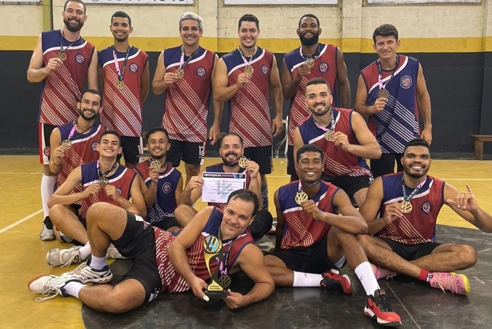 Atletas de projeto social de Linhares conquistaram título da Liga de Voleibol do ES