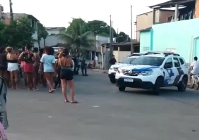 Ação da PM chama a atenção no bairro Planalto. Moradores aplaudem