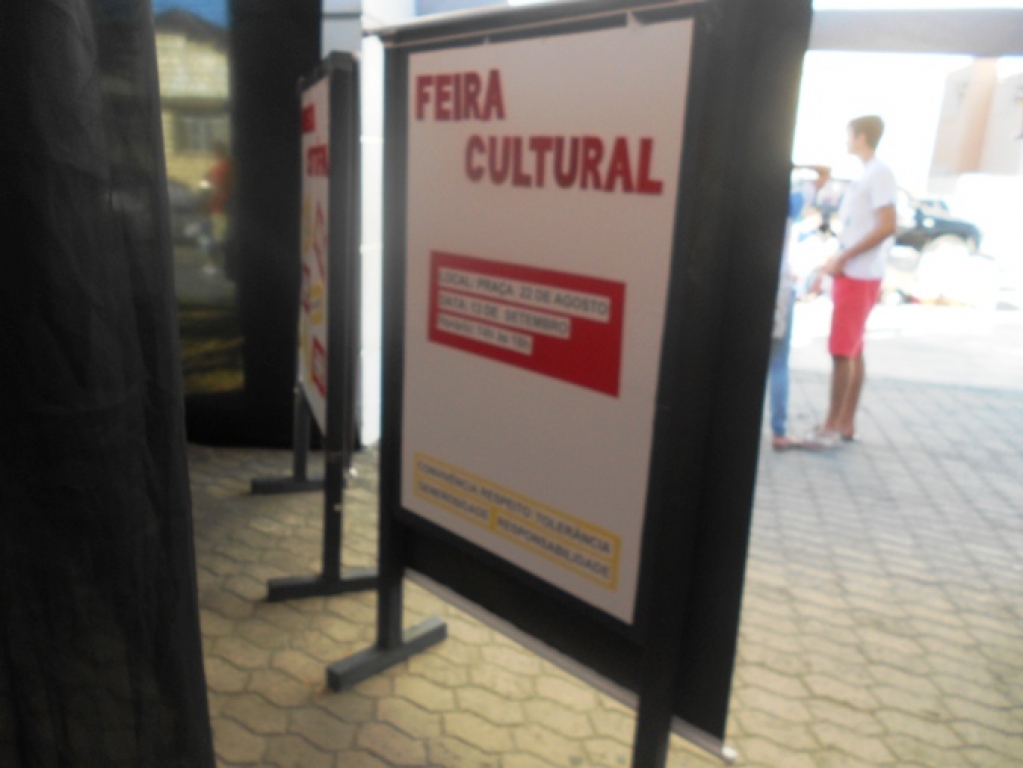 Sábado de muita cultura, ciência e literatura na Praça 22 de Agosto