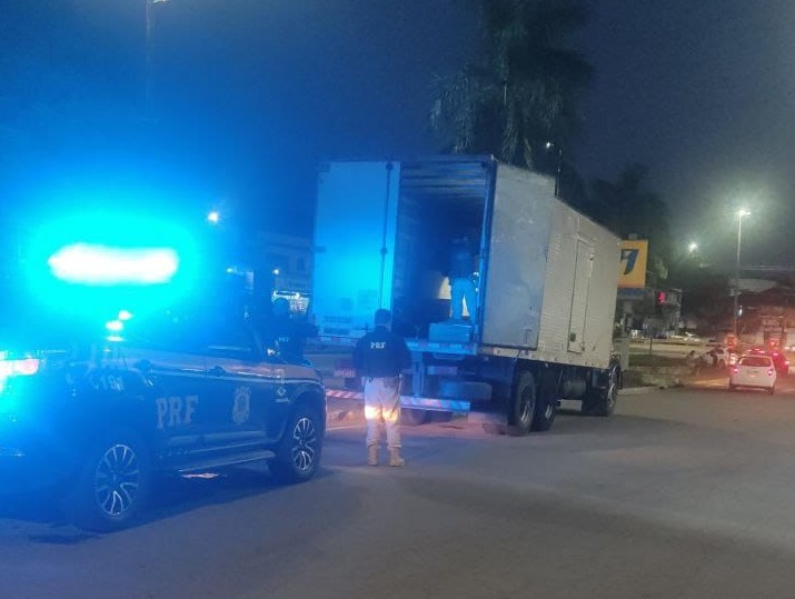PRF apreende outro caminhão com cigarros contrabandeados