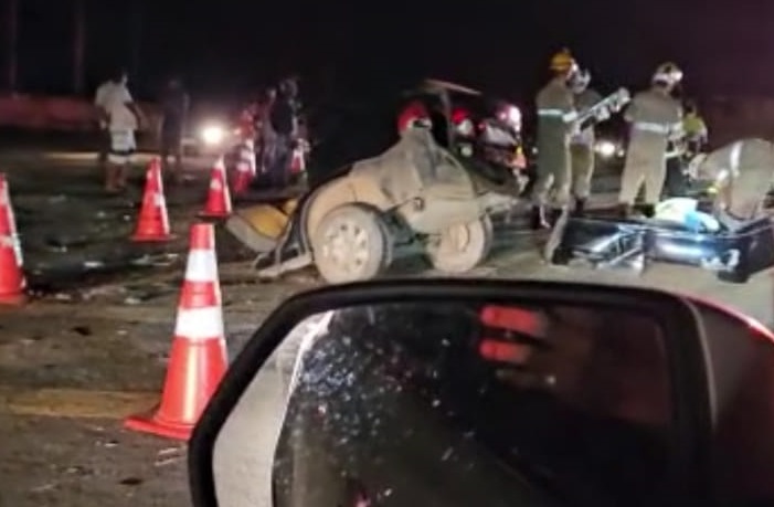Foi em Linhares: Colisão entre carro, moto e carreta deixa saldo de um óbito na BR-101