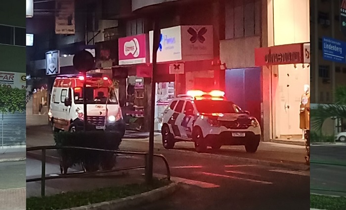 Noite: Viaturas chamam a atenção no Centro de Linhares
