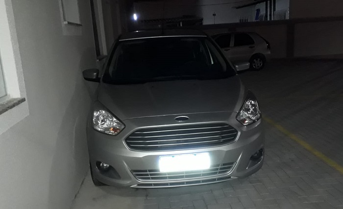 Dupla rende mulher, e rouba carro em Linhares