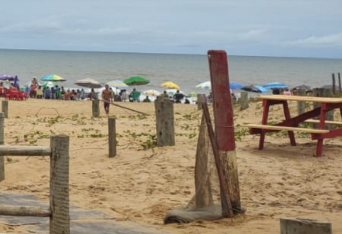Fim de semana prolongado: oito pontos próprios para banho nas praias de Linhares