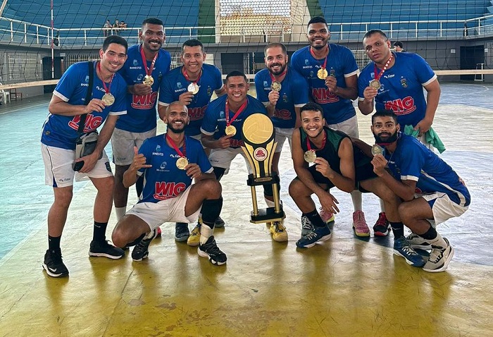 União Vôlei traz troféu da Copa da Paz para Linhares. Time jogou com uniforme emprestado