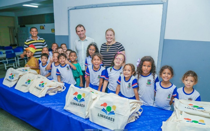 Livros do Programa Linhares, Cidade de Leitores continuam sendo entregues às escolas