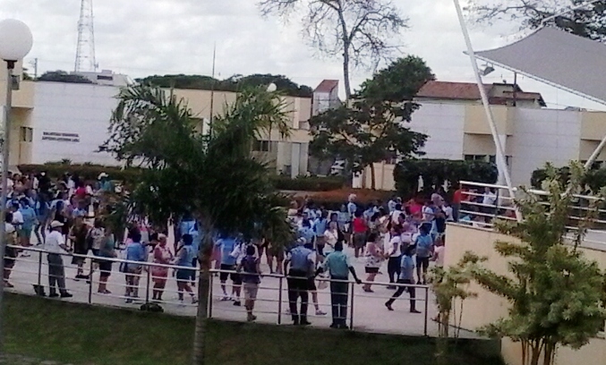 Integrantes dos CRAS de Linhares fazem a festa na Praça 22 de Agosto