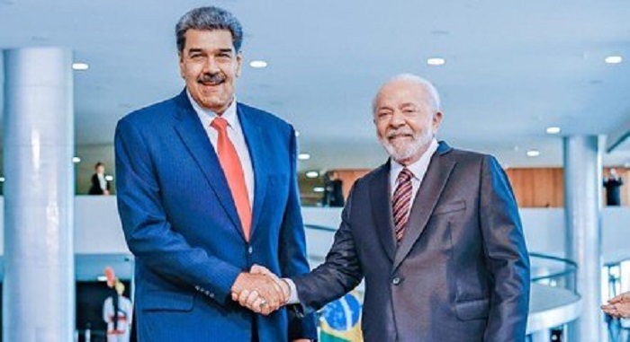 Ao lado de Maduro, Lula defende entrada da Venezuela no Brics