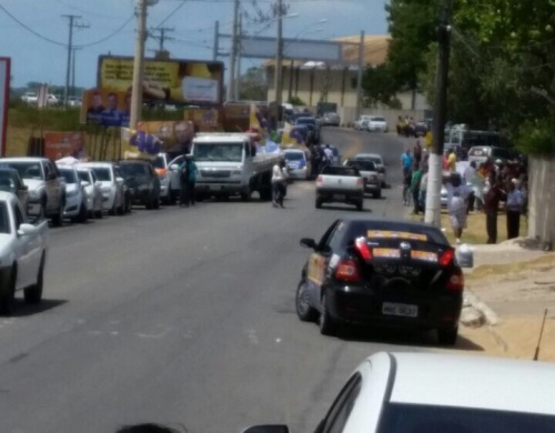 Casagrande em Linhares: Nozinho passa mal em carreata, mas melhora e almoça com governador