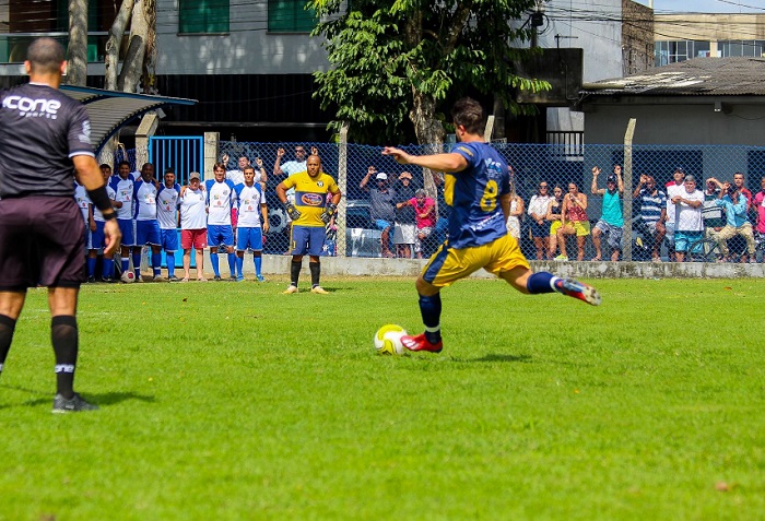 Domingo: A bola vai balançar a rede em mais uma rodada do campeonato de futebol amador Master 40 de Linhares
