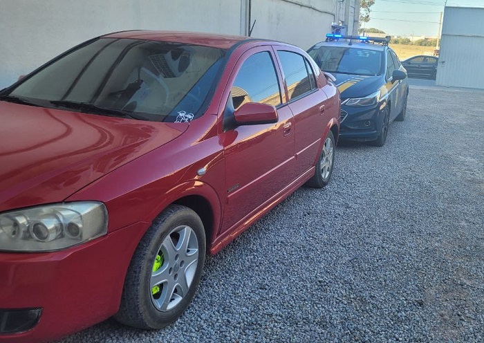 Astra roubado é encontrado em oficina, pela PRF, na BR-101, em Linhares