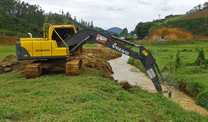 São Rafael: semana começa com ação para escoar água da chuva