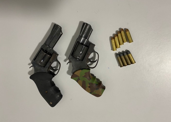 G.A. interrompe ameaças de suspeitos, apreende armas e leva 1 pra delegacia de Linhares