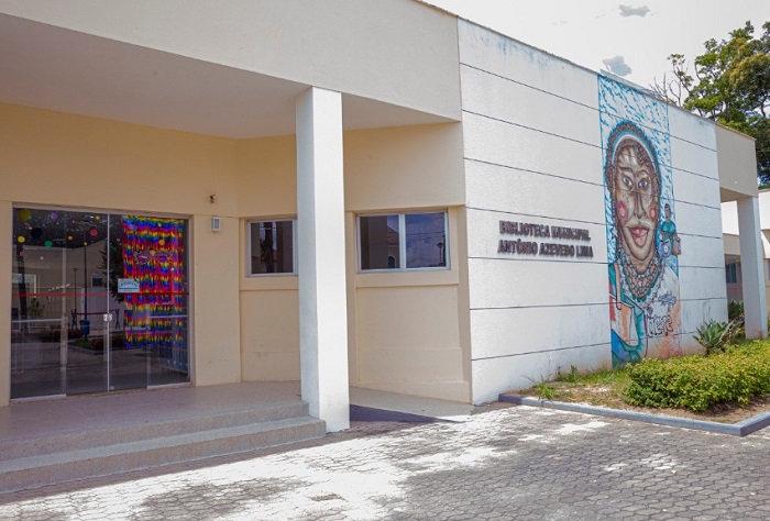 Os 56 anos da Biblioteca Pública Municipal de Linhares. Bora ler? É de graça