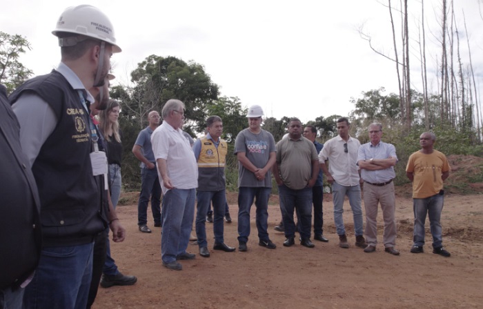 Xambinho leva comunidade para fiscalizar obra na Serra