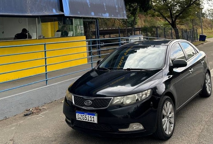 Mãe compra carro roubado, empresta ao filho, e ele termina preso pela PRF na BR-101
