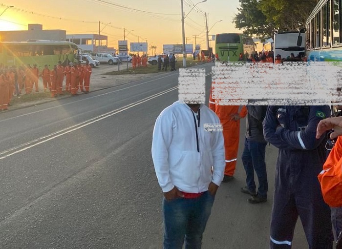 Paralização na Estrada do Pontal, em frente ao Ifes. “Queremos contratação local”