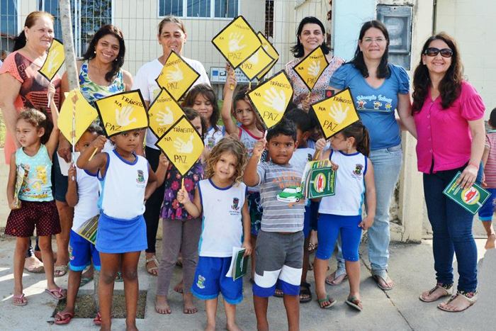 Semana do Trânsito: alunos distribuíram panfletos para motoristas, motociclistas e pedestres?