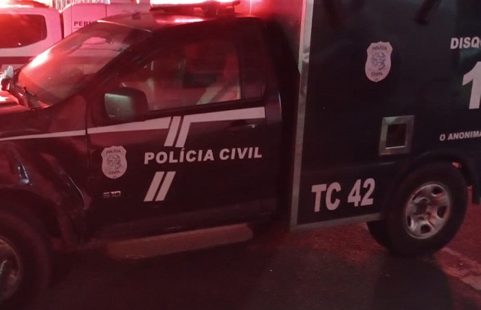 Homem nu e ferido: BU diz homicídio, e delegado afirma que ainda é cedo para afirmar