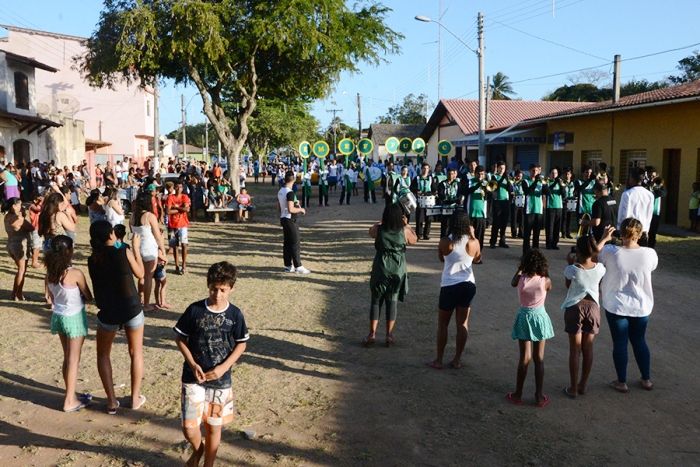 Desfile cívico é destaque na Festa do Robalo 2014