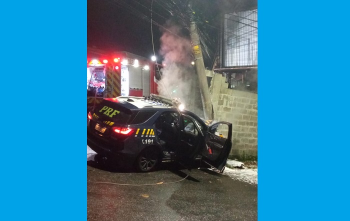 Três PRFs feridos em acidente em Guarapari, em frente ao Corpo de Bombeiros