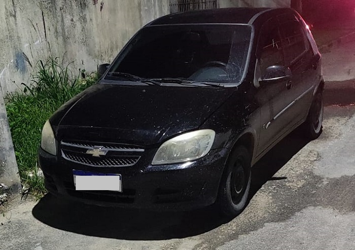 Bandidos abandonam carro roubado um dia após delito, em Linhares