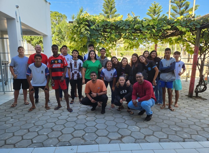 Ex-aluno de escola pública incentiva futuros integrantes do Ensino Médio em Linhares