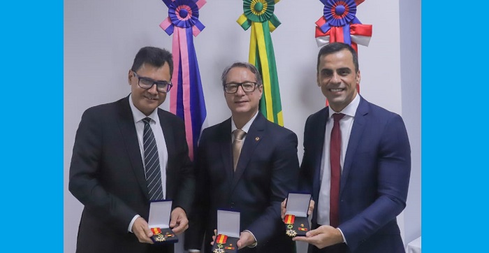 Gaeco: Promotores de Justiça recebem (da PM) Medalha do Mérito da Inteligência
