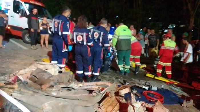 BR-101: Óbito e vítimas presas às ferragens em grave acidente, na Serra. Uma das vítimas é de Sooretama