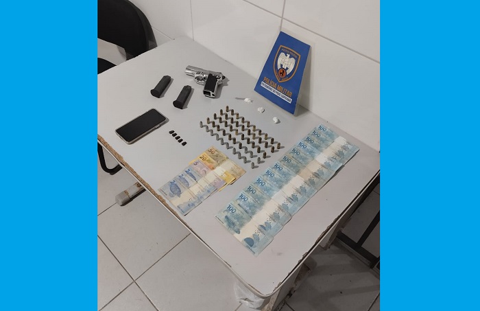 ‘Playboy” é detido pelo G.A. em Linhares. Dinheiro, droga e armamento em destaque. 