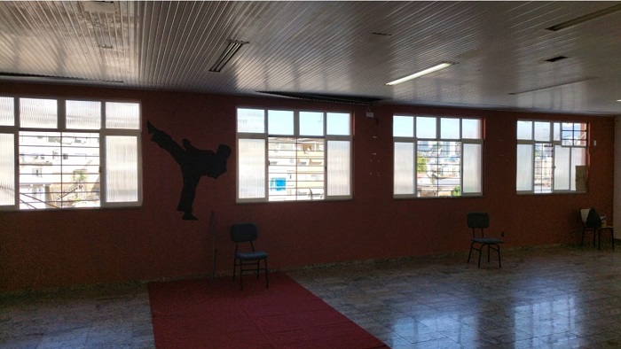 Ministério Público determina, e prefeitura instala grades em janelas de escola de Cachoeiro
