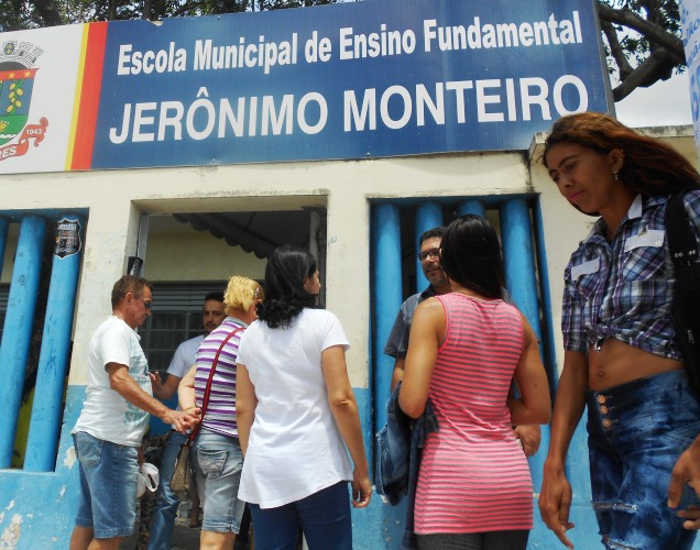 B.N.H: mulher não sabe em quem votar, mas vota assim mesmo