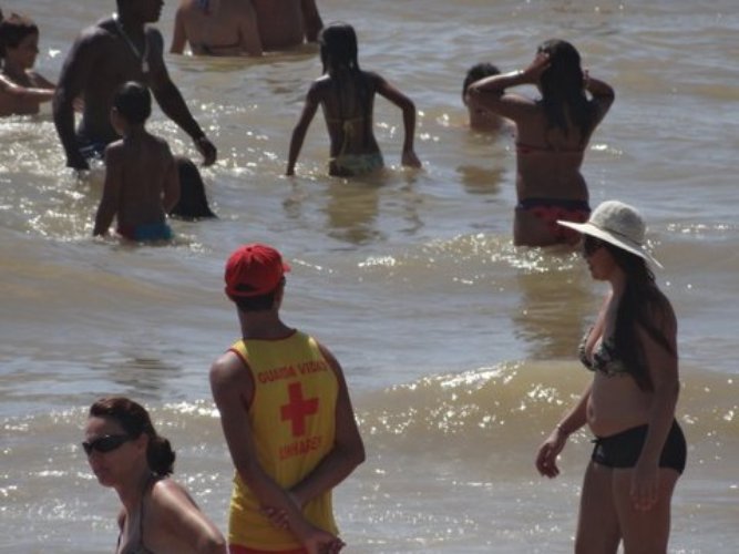 Começam inscrições para guarda-vidas em Linhares. Salário é de R$ 963 mais benefícios