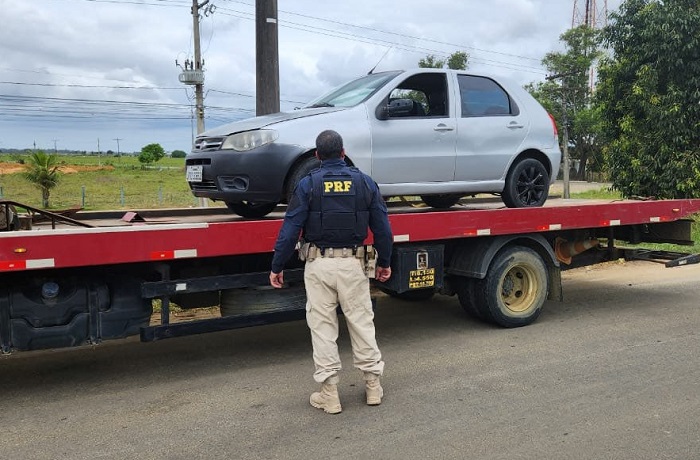 Carro roubado em MG é recuperado em Linhares